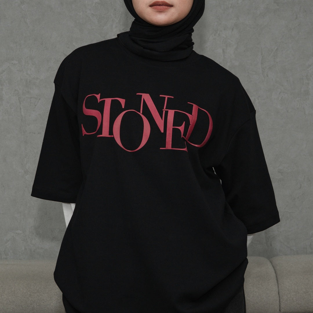 เสื้อยืดโลโก้แบบสำเร็จ สีดำ | Stoned : Finished Logo Tee Black