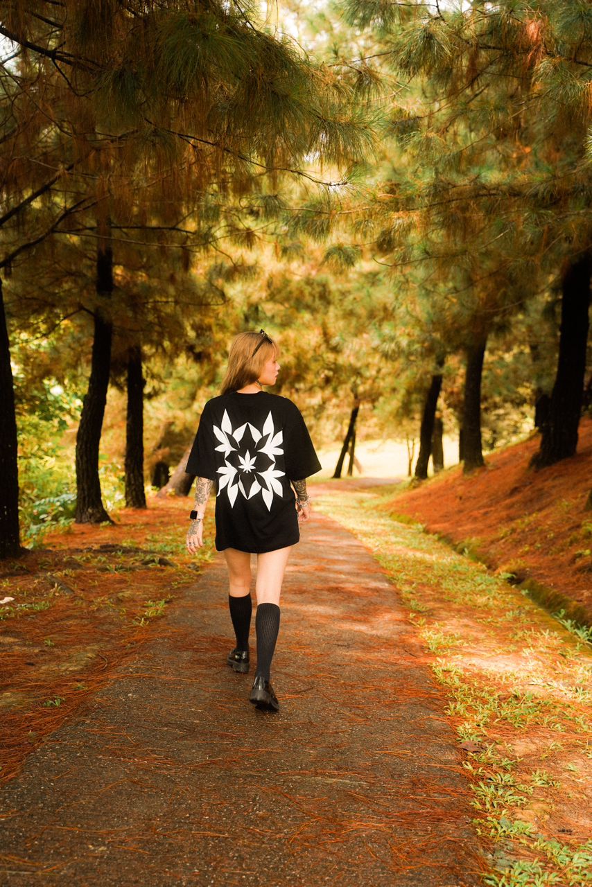 เสื้อยืดลายดอกบัว สีดำ | Stoned Dream : Lotus Tee Black