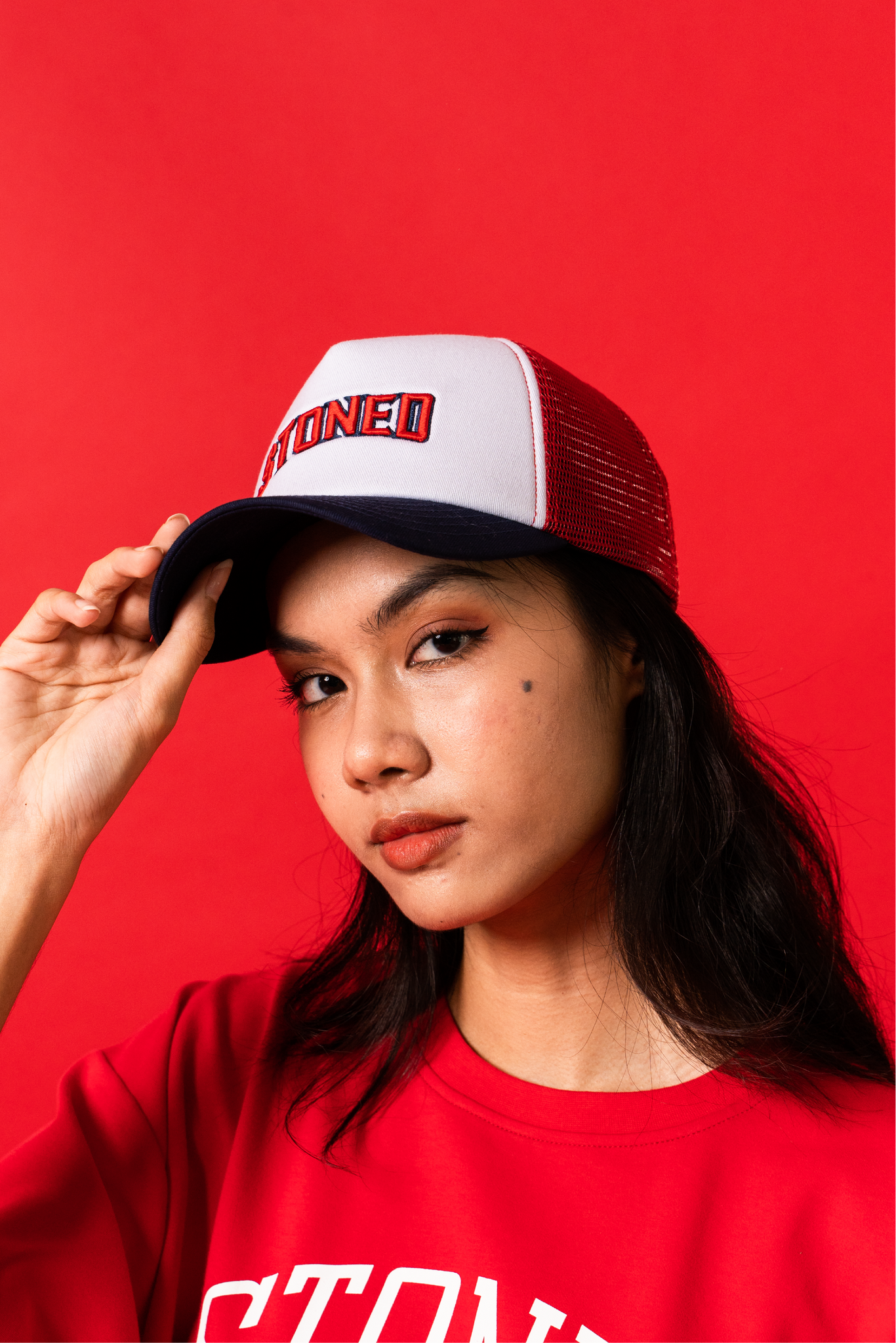 หมวกทรัคเกอร์ปักลาย สีแดง | Stoned Universe : Embroidery Trucker Red
