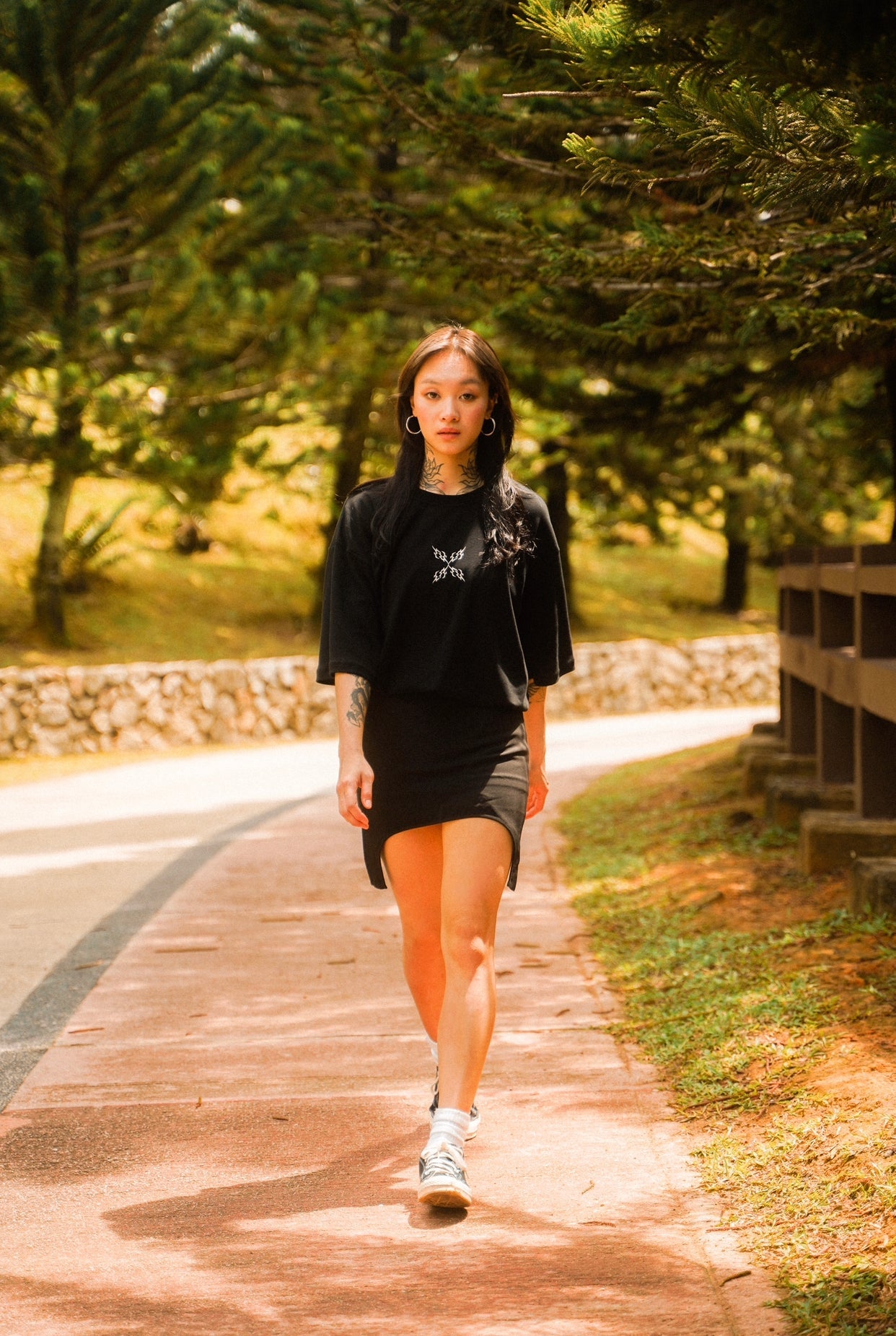 เสื้อยืดลายคอมโพสิต สีดำ | Stoned Dream : Composite Tee Black