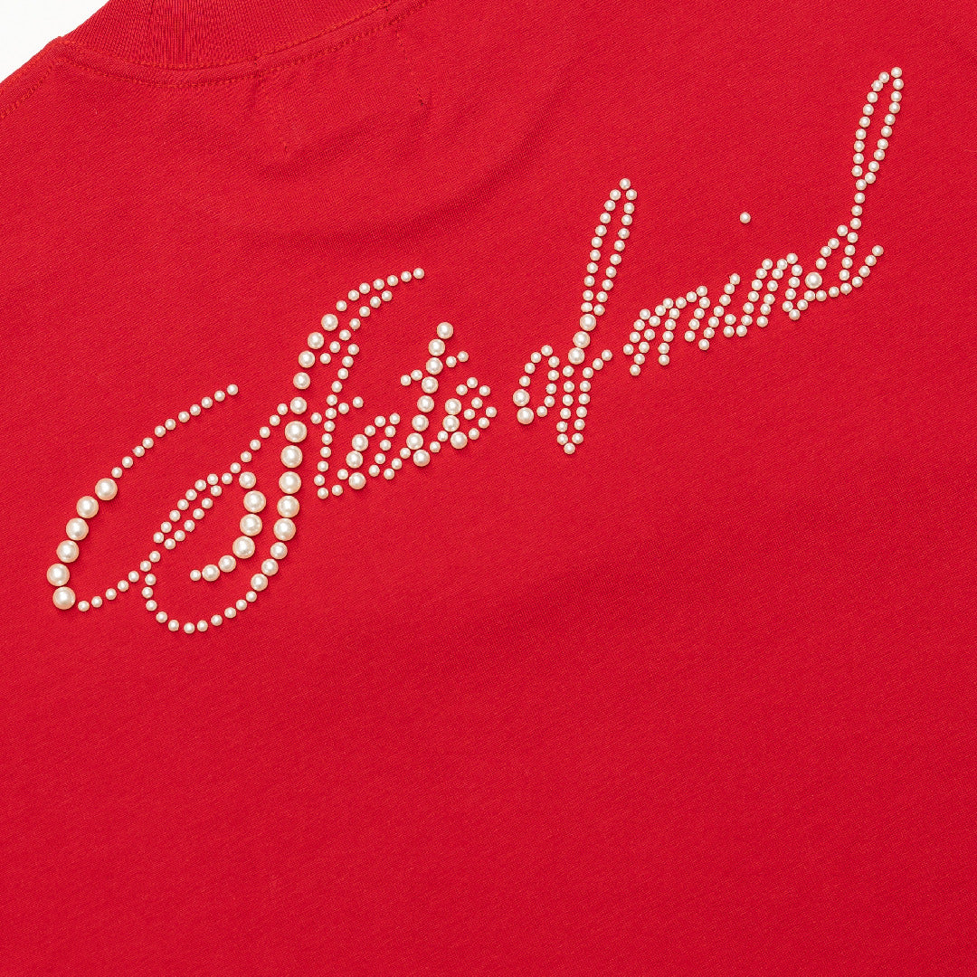 มุกเล่นหาง | Blessed26 : Cursive Pearl Logo Tee Red