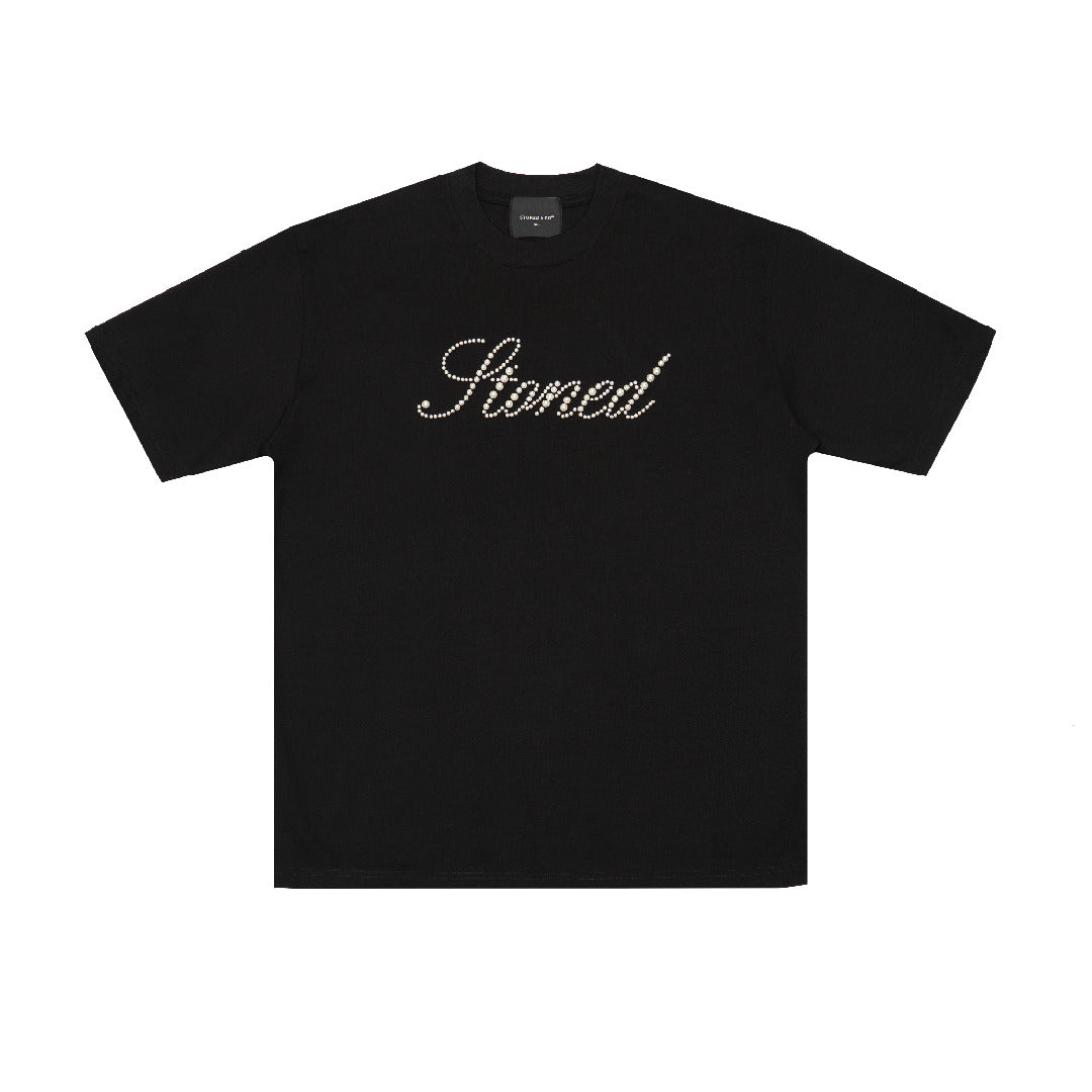 มุกเล่นหาง | Blessed26 : Cursive Pearl Logo Tee Black