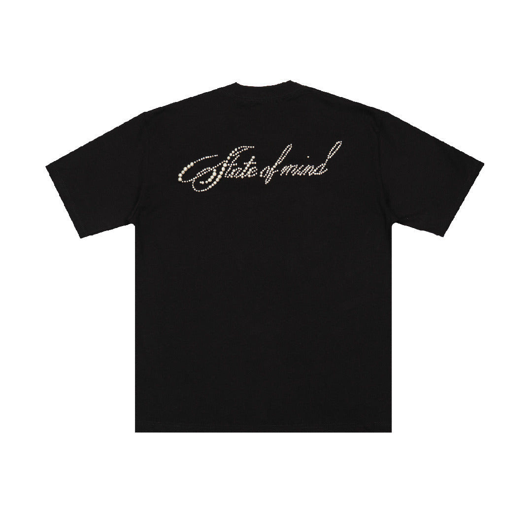 มุกเล่นหาง | Blessed26 : Cursive Pearl Logo Tee Black