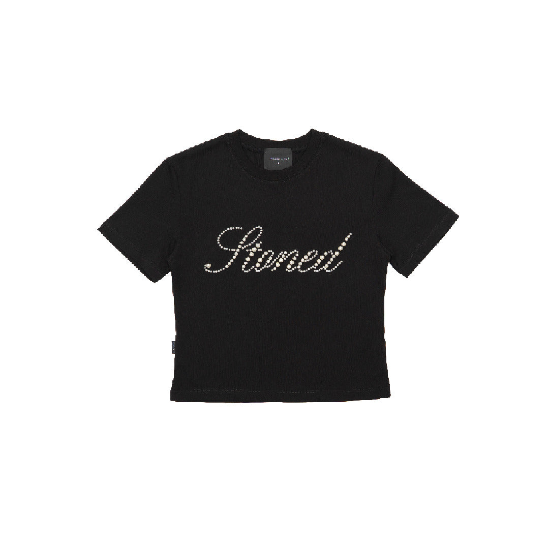 เสื้อครอปประดับมุก | Blessed26 : Cursive Pearl Crop Top Black