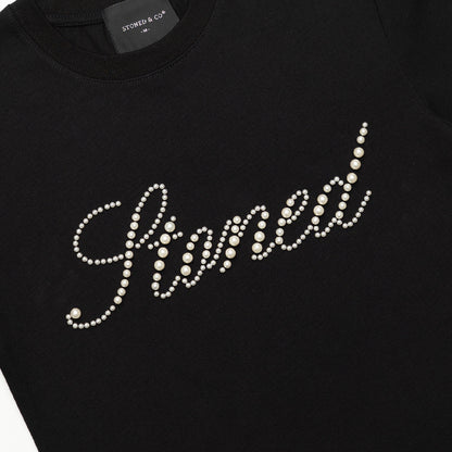 เสื้อครอปประดับมุก | Blessed26 : Cursive Pearl Crop Top Black