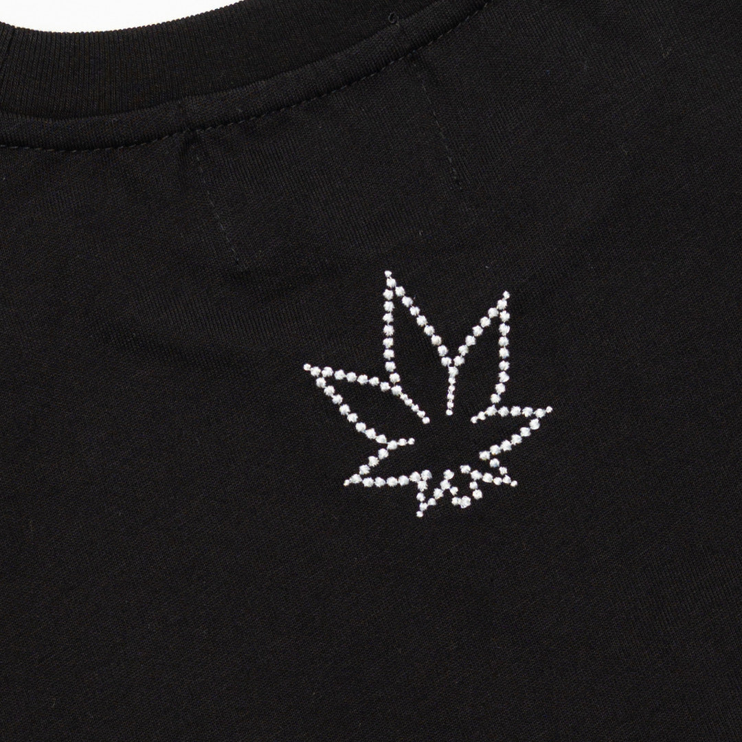 เสื้อครอปประดับมุก | Blessed26 : Cursive Pearl Crop Top Black