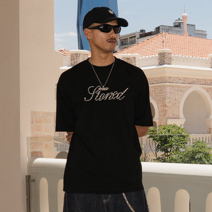 มุกเล่นหาง | Blessed26 : Cursive Pearl Logo Tee Black
