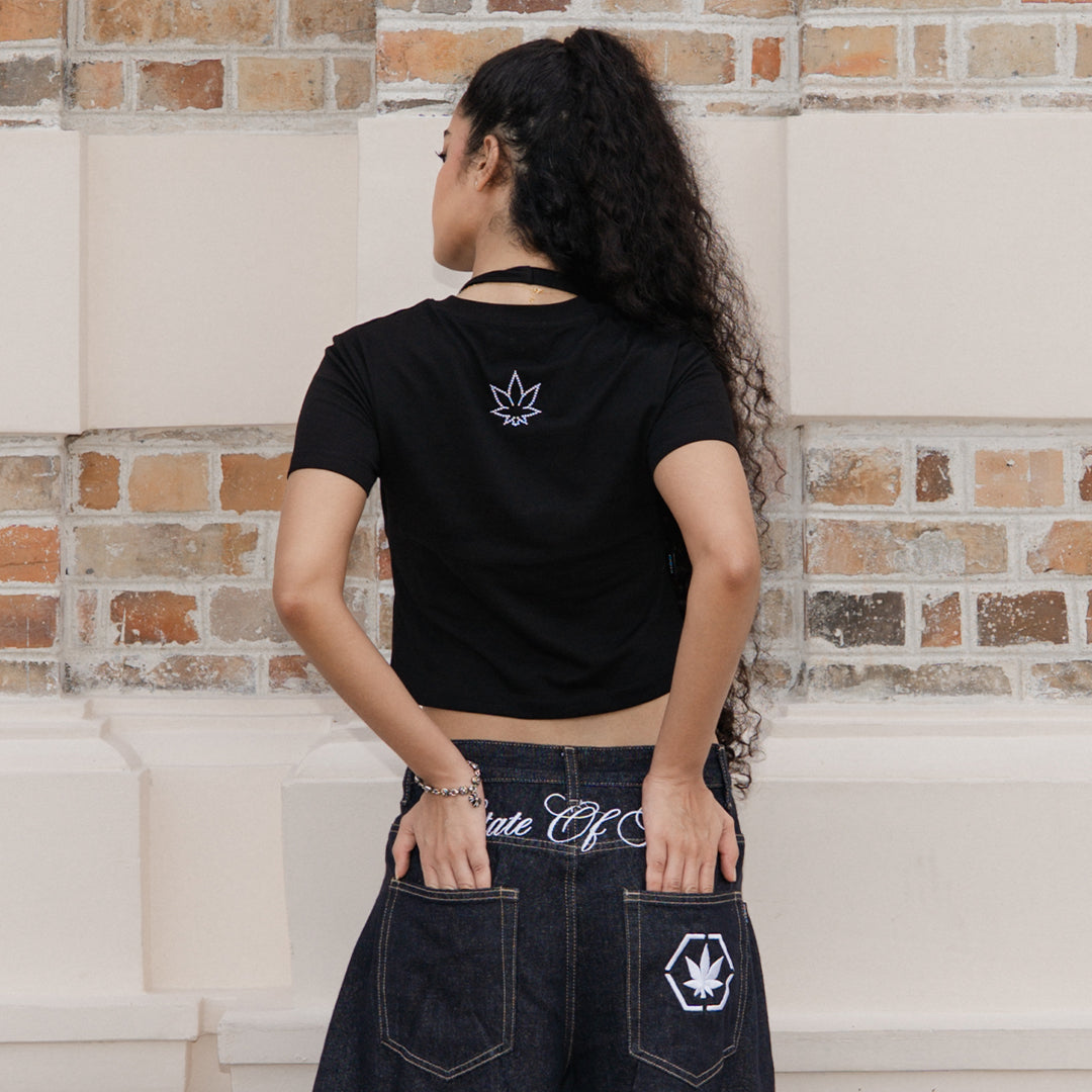 เสื้อครอปประดับมุก | Blessed26 : Cursive Pearl Crop Top Black