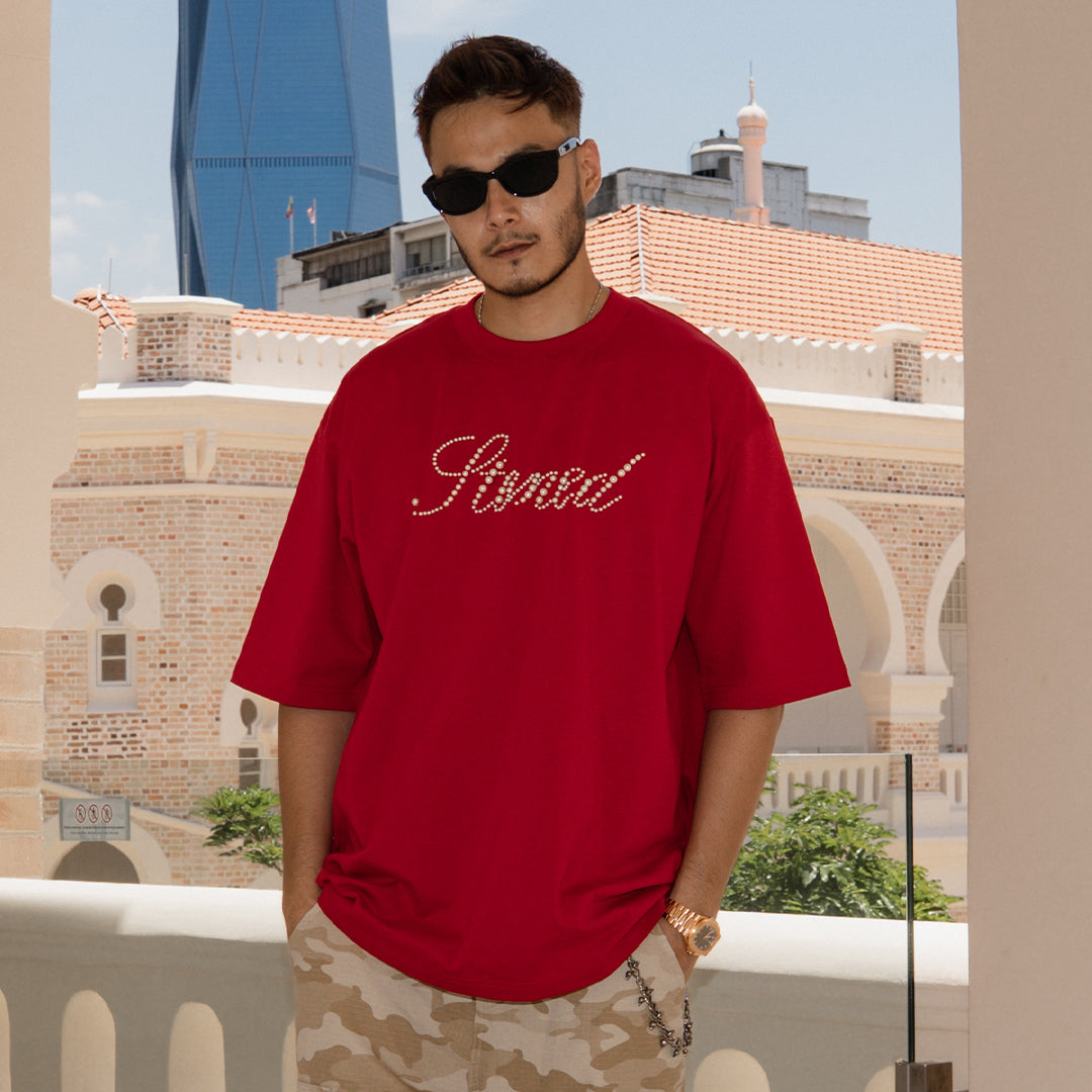 มุกเล่นหาง | Blessed26 : Cursive Pearl Logo Tee Red