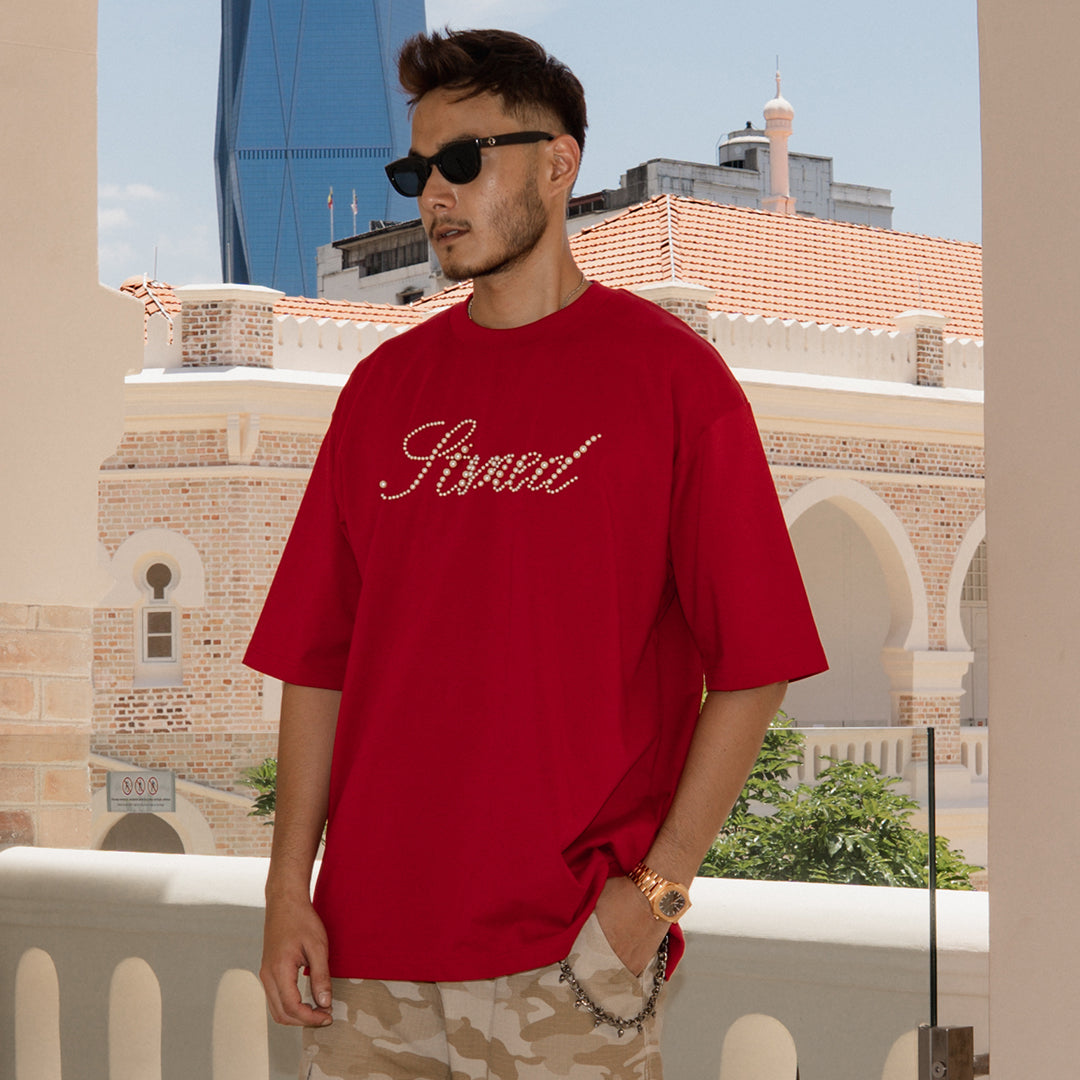 มุกเล่นหาง | Blessed26 : Cursive Pearl Logo Tee Red