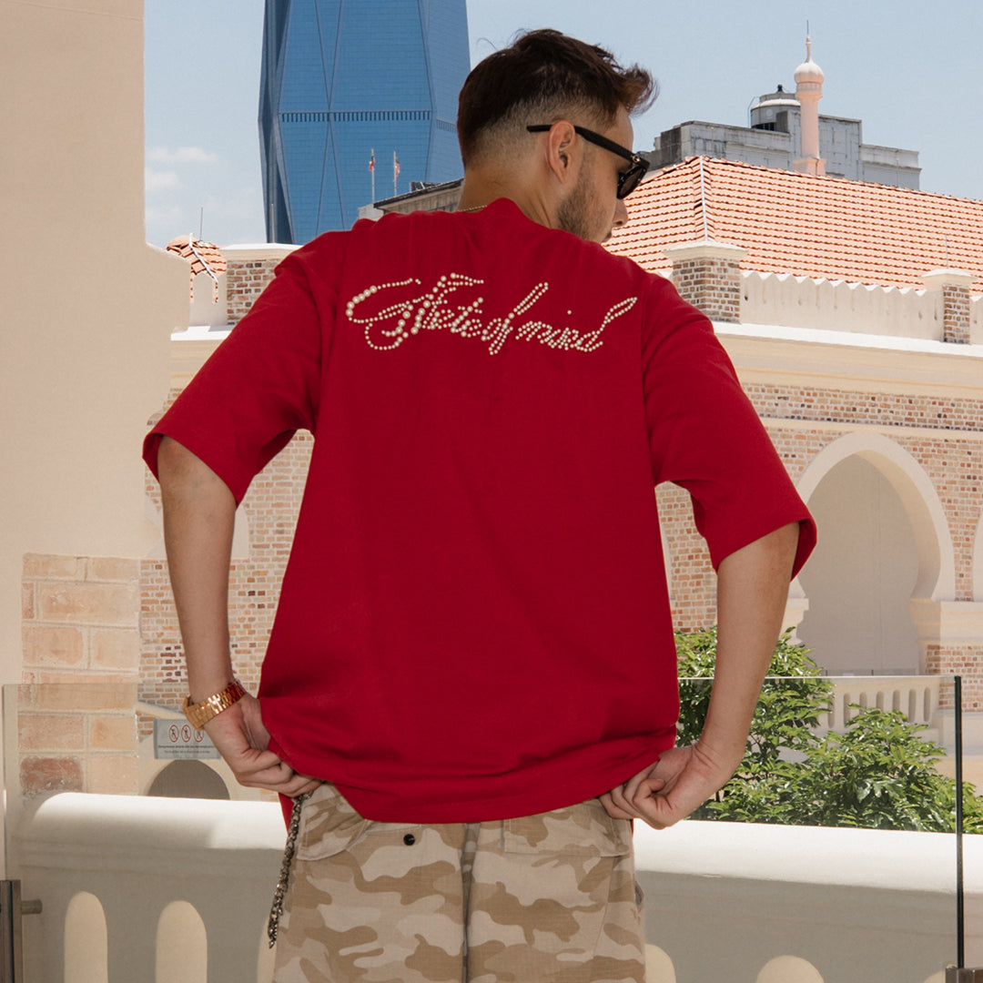 มุกเล่นหาง | Blessed26 : Cursive Pearl Logo Tee Red