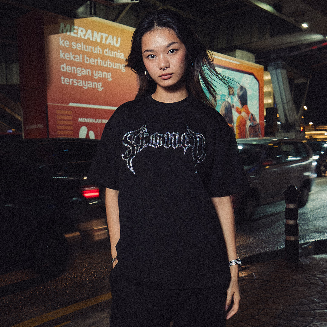 เสื้อยืด Conspiracy ประดับ Rhinestone สีดำ | ATC : Conspiracy Rhinestone Tee Black