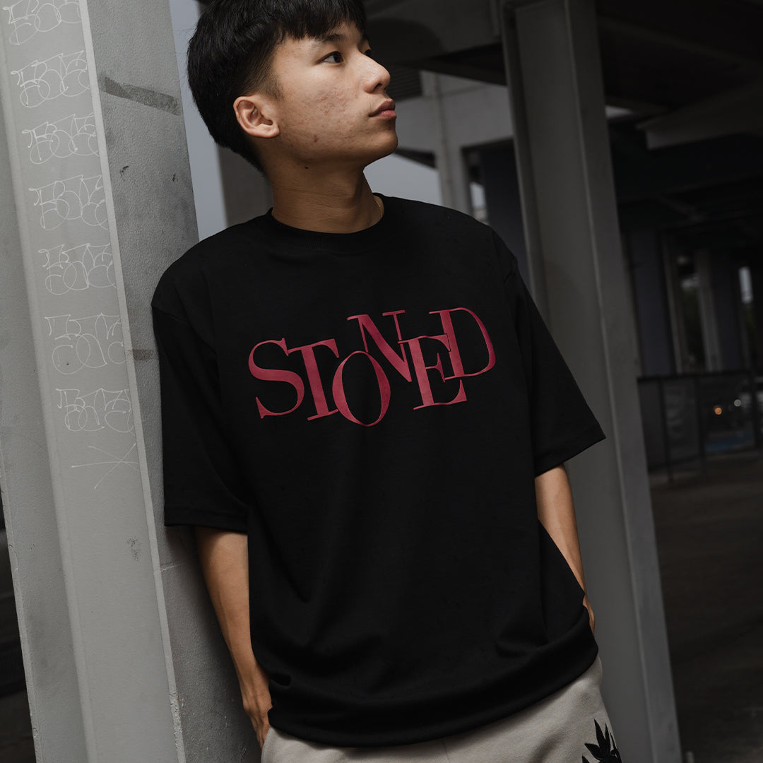 เสื้อยืดโลโก้แบบสำเร็จ สีดำ | Stoned : Finished Logo Tee Black