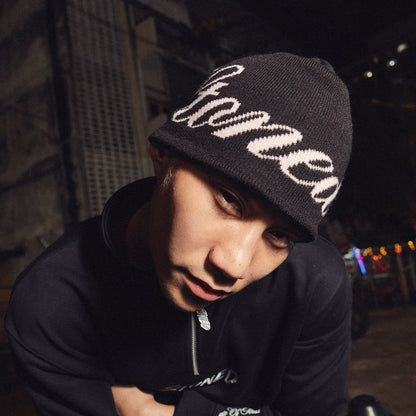 หมวกบีนนี่ Cursive สีดำ/ชมพู | ATC : Cursive Beanie Black Pink