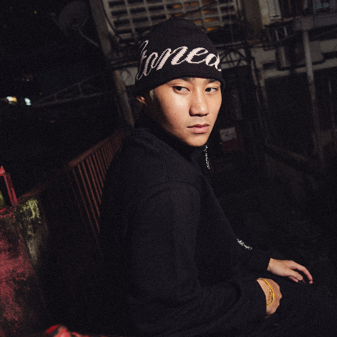 หมวกบีนนี่ Cursive สีดำ/ชมพู | ATC : Cursive Beanie Black Pink