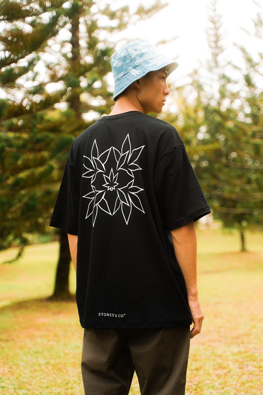เสื้อยืดลายดอกบัว UIP สีดำ | Stoned Dream : UIP Lotus Tee Black