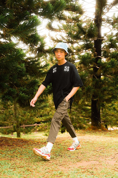 เสื้อยืดลายดอกบัว UIP สีดำ | Stoned Dream : UIP Lotus Tee Black